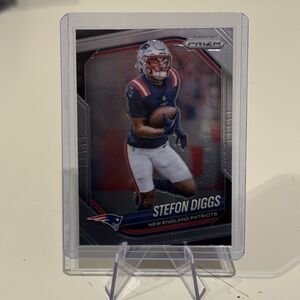 🔥 2025 Stefon Diggs Panini Prizm Card. New England Patriots.